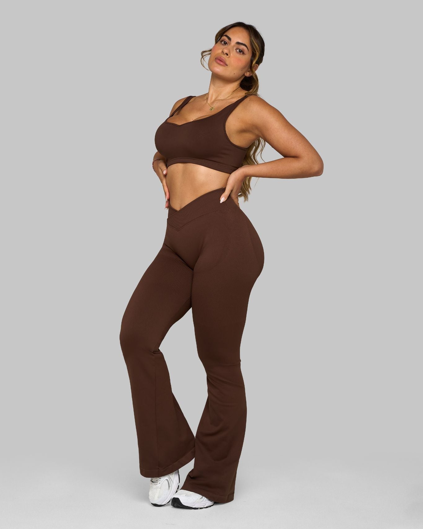 Elevate™ Sculpting Mid V-Waist Scrunch Flare | Bourbon Brown