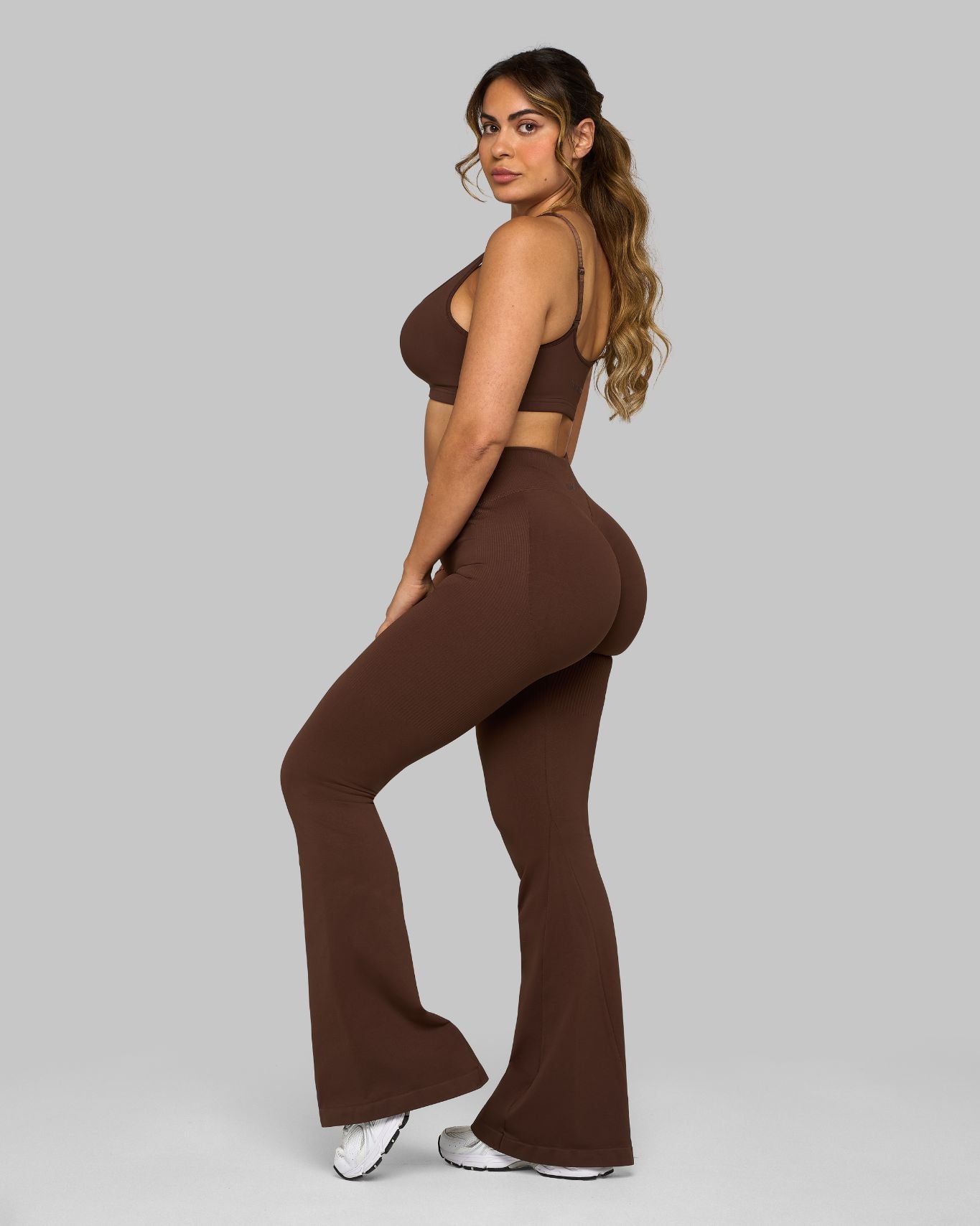 Elevate™ Sculpting Mid V-Waist Scrunch Flare | Bourbon Brown